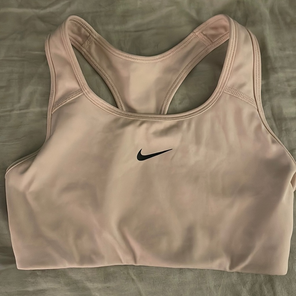 Nike sports bra. Good condition.